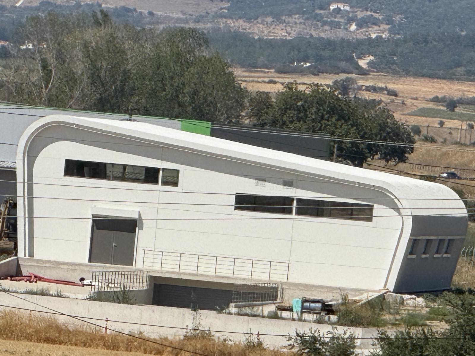 Standing seam στέγη βιομηχανικού κτιρίου