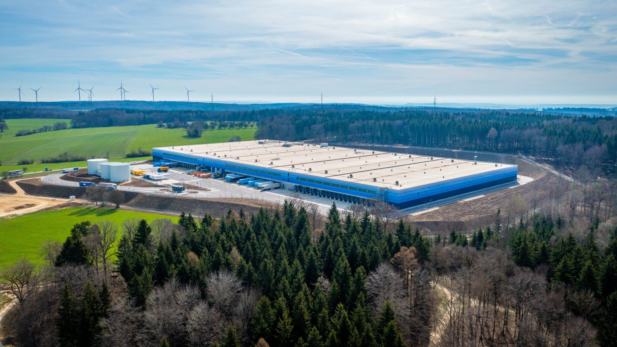 Logistics κέντρο – flat roof, ράμπες φορτοεκφόρτωσης